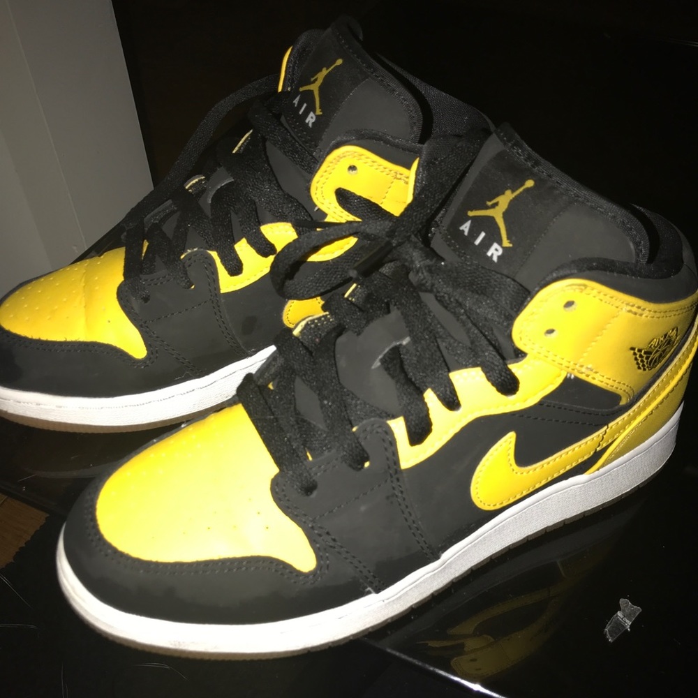 Bumble bee 🐝 retro 1s